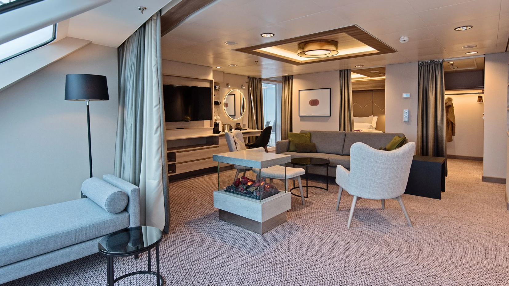 Hurtigruten - MS Fridtjof Nansen - Expedition Suite XL Suite MA 1.png